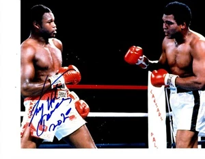 BOXING CHAMPION LARRY HOLMES SIGNED VS ALI 8X10 - Picture 1 of 1