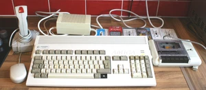 Commodore Amiga 1200 - Picture 1 of 12