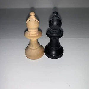 "Piezas de repuesto vintage de ajedrez Bishop negro marrón tallada madera francesa de 2,25""" - Imagen 1 de 5