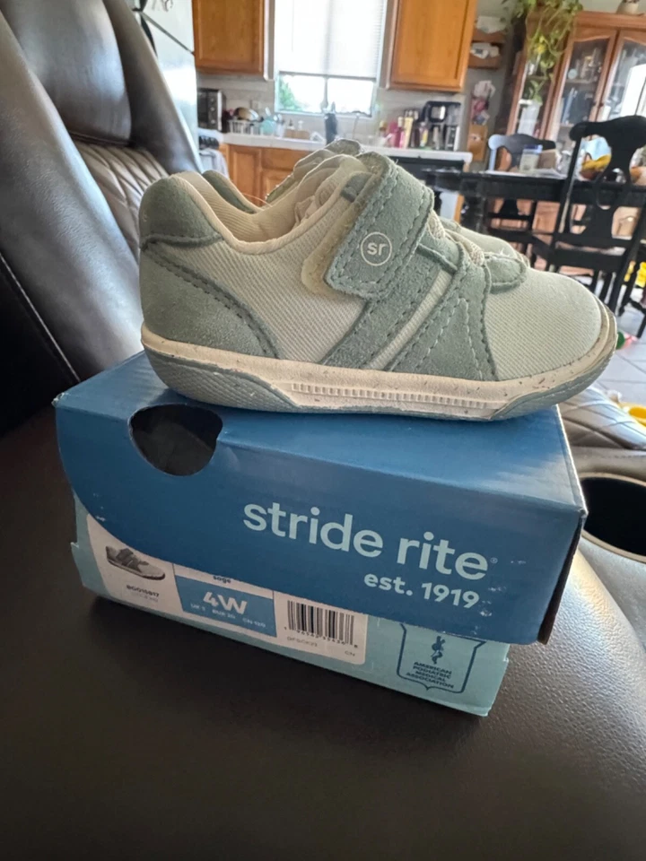 stride rite talla 4W, tanto para niños como para niñas, nuevo nunca usado. Foto 1 de 4