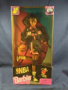 Muñeca Barbie Mattell NBA Miami Heat #1 1998 con chaqueta baloncesto IOB 20695 rara - Imagen 1 de 6