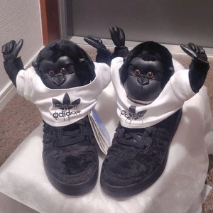 Adidas x Jeremy Scott Gorilla Sneaker Uomo Taglia US 6.5 Nero Modello Popolare - Foto 1 di 24