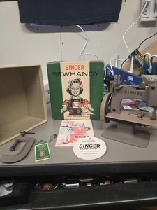 Máquina de coser vintage Singer modelo 20 con caja original e instrucciones - Imagen 1 de 15