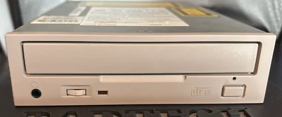 Vintage Sanyo CRD-820P CD-ROM Drive 5.25" IDE light grey 20X - Tested 1997 - Image 1 of 4