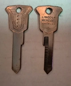 2 RARE! Vintage OEM KEY BLANK Lincoln Mercury Emblem MADE IN USA - Picture 1 of 4