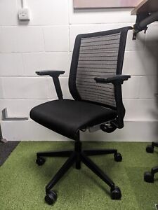 Steelcase Think V1 Executive Task Chair With black Seat And Mesh 3D Arms