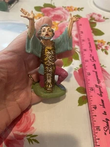 Fontanini Depose Italy Spider Mark Man Praising Resin Figure - Picture 1 of 5