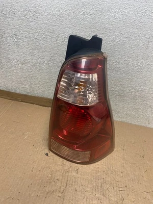 Luz trasera lateral derecha pasajero Toyota 4Runner 2003 2004 2005 U8674 DW Foto 1 de 4