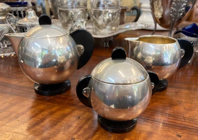 SERVIZIO MIGNON DA TRE PEZZI IN ARGENTO E LEGNO LACCATO NERO DA CAFFÈ DECO’ CVPI - Immagine 1 di 4