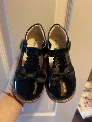 Zapatos negros para niños pequeños talla 9 Foto 1 de 4