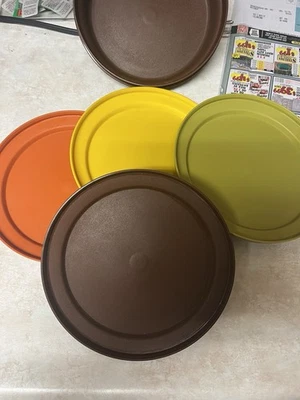 Juego de 4 placas Tupperware Harvest de 7 pulgadas de diámetro en naranja amarillo verde marrón Foto 1 de 3