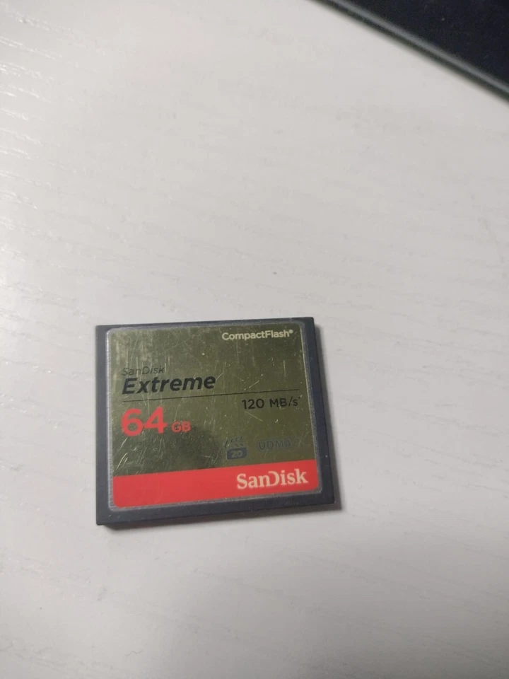 SanDisk Extreme 64 GB UDMA7 CompactFlash Card - Black/Gold 120 mb/s - Image 1 of 1