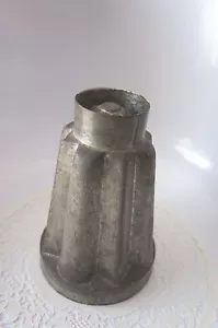 LARGE VINTAGE TIN MOLD - Picture 1 of 3