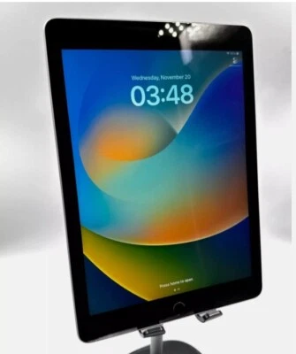 Apple iPad (5th Generation) A1822 32 GB, Wi-Fi, 9.7 in - Space Gray REAL VIDEO - Image 1 of 4