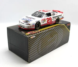 Action Elite KEVIN HARVICK #29 GM Oreo Show Car 2001 Monte Carlo Diecast 1:24 - Picture 1 of 7