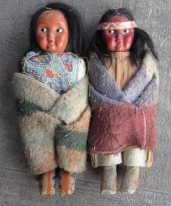 PAIR Vintage 6.5” Skookum "Bully Good" Handmade Native American Blanket Dolls - Imagen 1 de 4