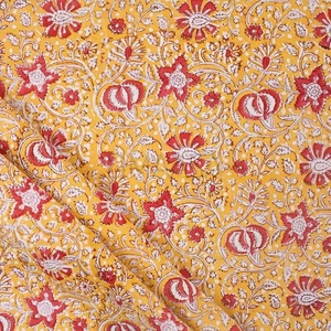 Red Floral Block Print Indian Cotton Light Weight Natural Fabric 1 Yard - Picture 1 of 5