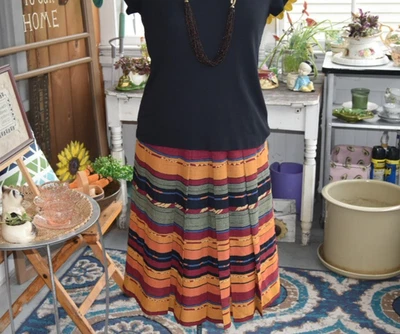 Falda tribal plisada vintage colorida forrada a rayas hecha en Inglaterra talla pequeña Foto 1 de 4