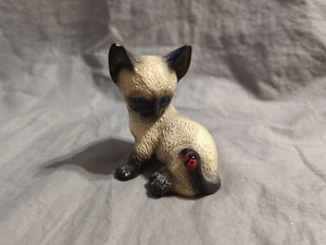 1983 House of Global Art Siamese Cat w/ Ladybug, Handpainted - PRE-OWNED  - Picture 1 of 7