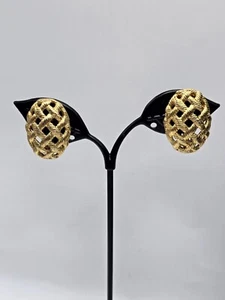 Vintage Gold Tone Woven Basket Clip On Earrings Weaving Lattice Weave - Picture 1 of 9