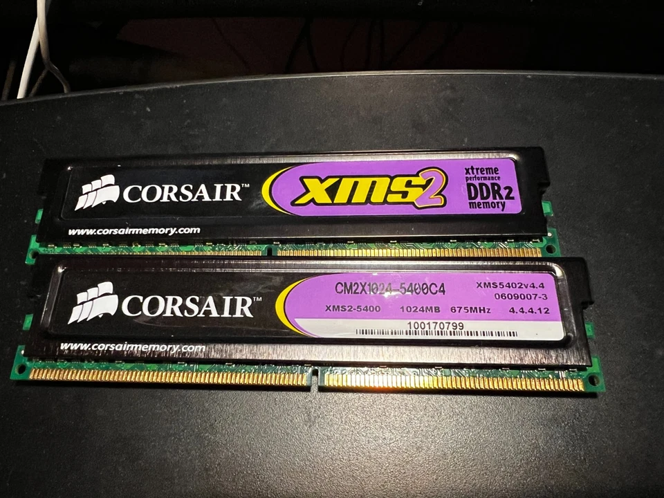 Corsair XMS2 2GB (2x1GB) DDR2 675MHZ PC2-5400 RAM CM2X1024-5400C4 Desktop Memory - Image 1 of 1