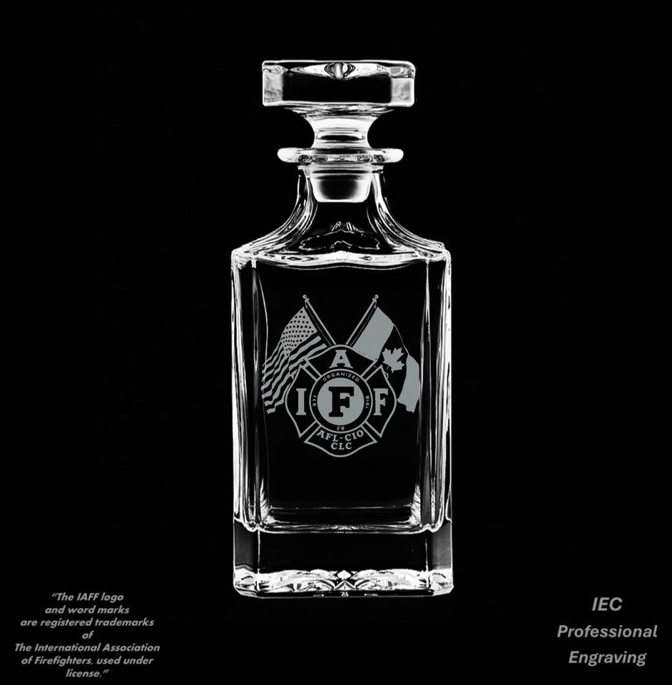 Jarra de whisky IAFF 25 onzas con vasos opcionales de 14 onzas dobles rocas Foto 1 de 1