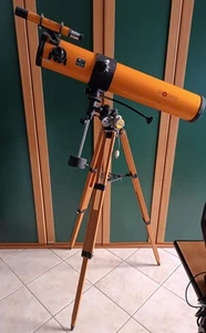 telescopio astronomico Konus D 114/F 900 treppiede E motorino originale - Foto 1 di 3