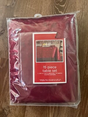 Juego de mesa Target 15 piezas: mantel oblongo “rojo” y 14 servilletas - NUEVO Foto 1 de 4