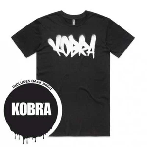 Camiseta negra Kobra 100 % algodón cuello redondo manga corta - estampado blanco en aerosol - Imagen 1 de 2