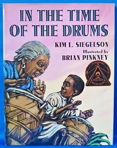 IN THE TIME OF THE DRUMS by Kim L. Siegelson CORETTA SCOTT KING AWARD - Imagen 1 de 4