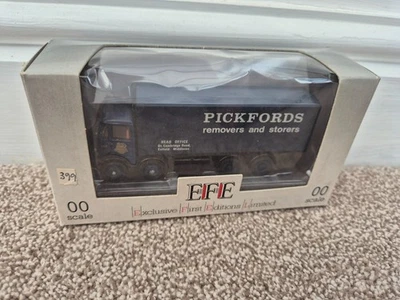 EFE 1/76 AEC MAMMOTH BOX VAN PICKFORDS REMOVALS CAMION MODELLO DIECAST 11002 - Immagine 1 di 4