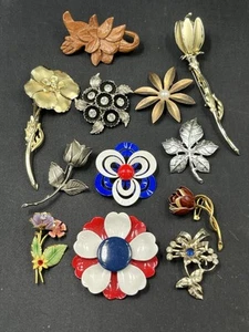 Lotto di 12 spille vintage in metallo smaltato e strass multicolore fiori - Foto 1 di 11