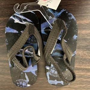 Kleinkind Junge Carter's Ocean Life schwarz & blau Flip Flops Größe Small (5-6) neu - Bild 1 von 3