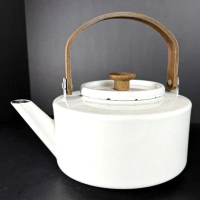 Tetera vintage Michael Lax Copco esmaltada blanca hecha en España. Mid-Century Foto 1 de 4