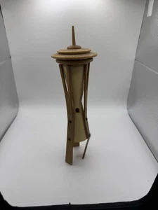 Rara Statua Esposizione Mondiale Seattle 1962 Space Needle Legno Grandinetti Creazioni - Foto 1 di 5