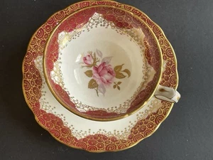 Platillo de taza de té Hammersley Bone China de colección borde rojo con rosa centrada - Imagen 1 de 6