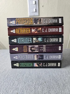 CJ Cherryh Paperback Book Foreigner【Lot of 6】 - Imagen 1 de 7