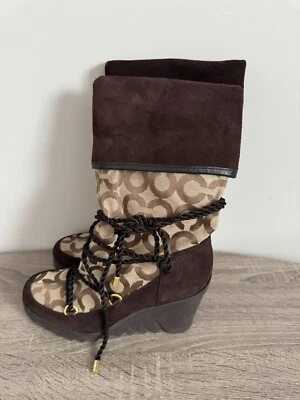 Bota de cuña Coach para mujer Maisy Signature logotipo C marrón caqui talla 7 Foto 1 de 4