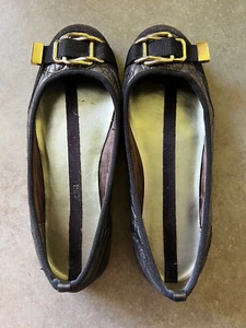 Enzo Angiolini braun Wildleder/Stoff Gummi Absatz flacher Schuh, goldene Schnalle, 6,5 M - Bild 1 von 11