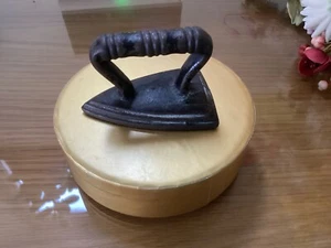 Small Vintage Flat Iron - Picture 1 of 3