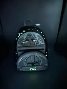 Mochila Mandalorian Loungefly Star Wars Baby Yoda - Gris - Brilla en la Oscuridad - Imagen 1 de 10