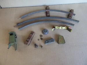 C88 Vintage Lot Divers pour Train O Zéro Tôle Litho Roue Guérite Vis Rails - Imagen 1 de 11