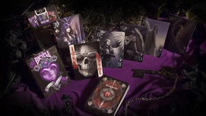 ANNIE STOKES DARK HEARTS BICYCLE DECK OF PLAYING CARDS POKER SIZE - Bild 1 von 1