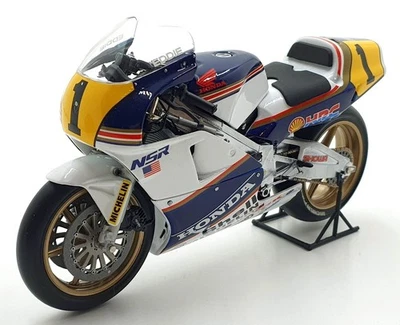 Minichamps 1/12 Scale 122 890001 - Honda NSR500 E.Lawson GP 1989 - Image 1 of 4