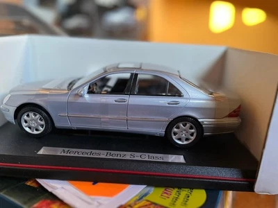 Mercedes S class 1998 grigio scala 1/18 di Maisto come nuovo con box promo. - Immagine 1 di 4