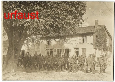 Foto de soldados alemanes de la Primera Guerra Mundial marchando hacia Senuc Argonne Foto 1 de 2