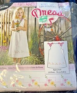 2015 Bucilla Pretty Posies 47694 Stamped Girls Pillowcase Dress Kit Summer Sun - Picture 1 of 4