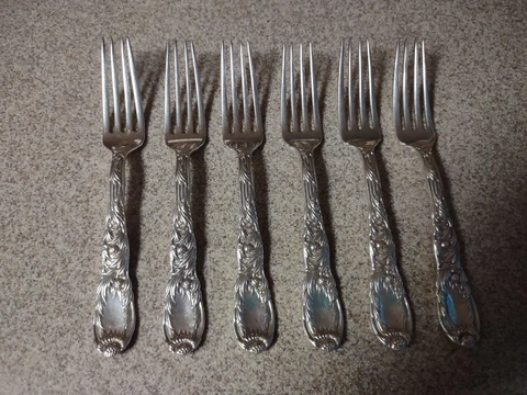 Small set Tiffany "CHRYSANTHEMUM" No Monograms - Beautiful Condition 24 pieces Cover