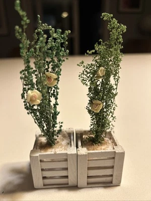 Lot of 2 Vintage Dollhouse Outdoor Planters with Roses - 1:12 Scale Original Box - Image 1 of 4