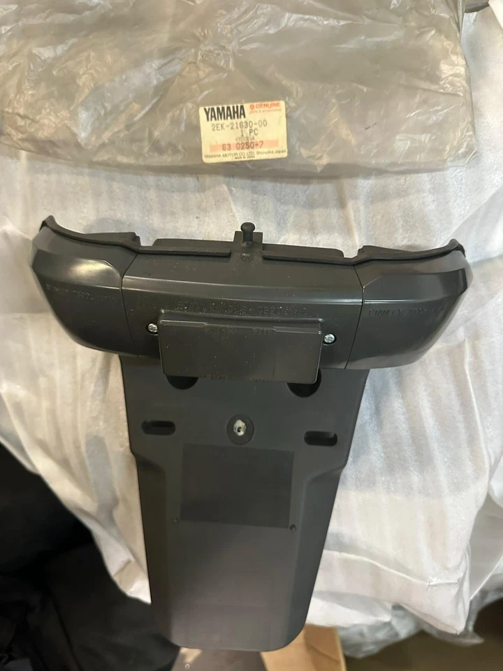 YAMAHA SH50 RAZZ 完好 1988 - 1993 2EK-21630-00 尾灯罩 ASSY 日本 N.O.S — 第 1/3 张图片